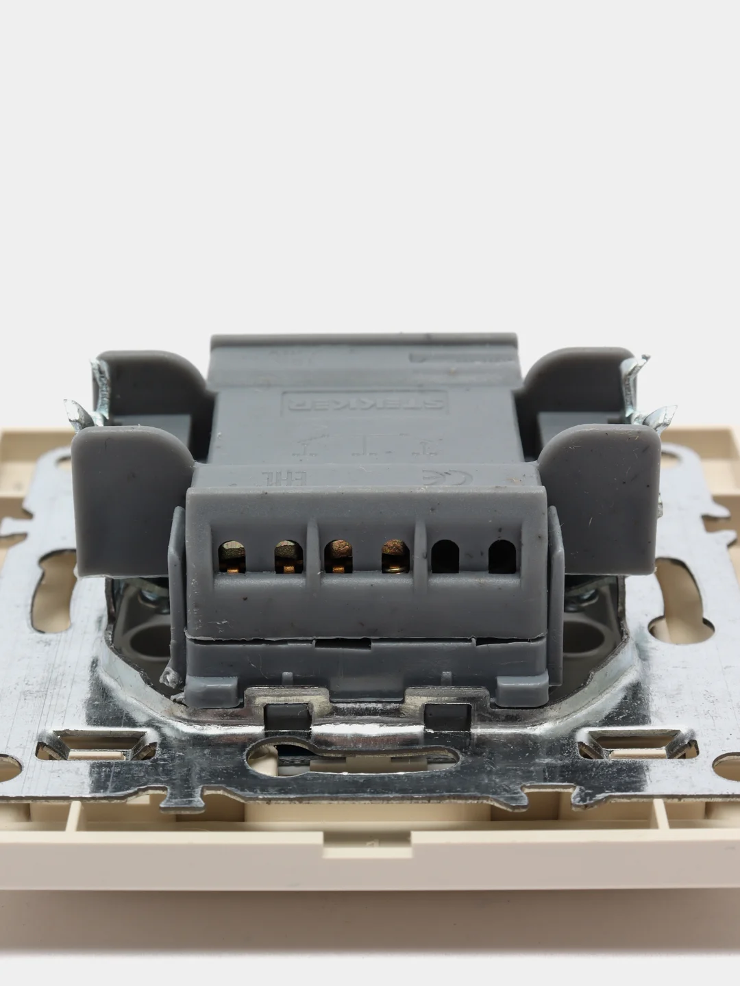 Бежевый выключатель серии Эрна 220V, 10А STEKKER