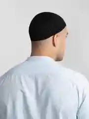 Черный тюбетейка вязаная