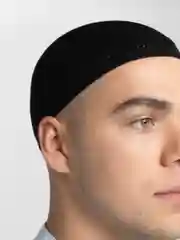 Черный тюбетейка вязаная