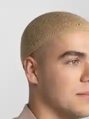 Бежевый тюбетейка вязаная