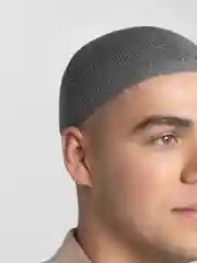 Серый тюбетейка вязаная