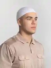 Белый тюбетейка вязаная