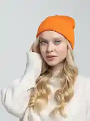 Оранжевый шапка женская
