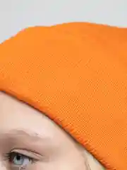 Оранжевый шапка женская