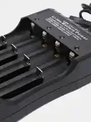Зарядное устройство для аккумуляторов Li-ion 3.7V