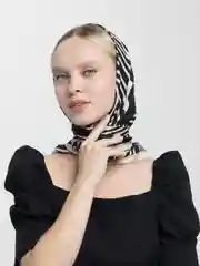 Молочный женский шелковый платок