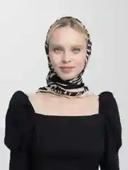 Молочный женский шелковый платок