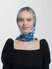 Розовый платок женский на голову с принтом 90 см х 90 см