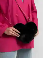 Черный женская сумка "Сердце", плюшевая, через плечо, с цепочкой