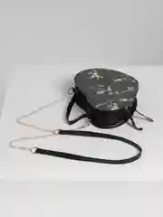 Черный женская сумка "Сердце", через плечо, цветочная