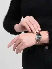 Зеленый наручные женские часы OLEVS