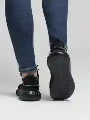 Черный кроссовки женские изики