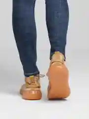 Оранжевый кроссовки женские изики