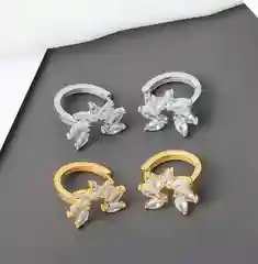 Серебряный серьги в виде цветка, с камнями
