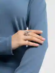 Серебряный кольцо "Бабочка на пальце"