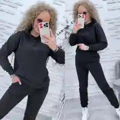 Женский спортивный костюм: штаны и худи
