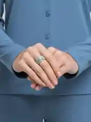 Зеленый акриловое кольцо
