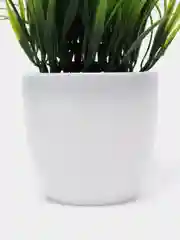 Фиолетовый искусственный цветок в горшке
