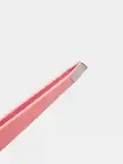 Пастельно-коралловый пинцет для бровей