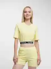 Желтый костюм для отдыха: укороченный топ, шорты