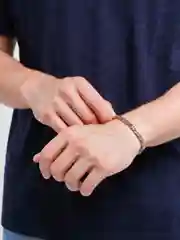 Золотой браслет стальной