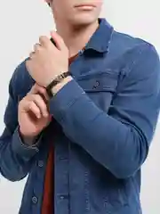 Серый мужской кожаный браслет