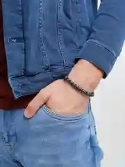 Черный браслет