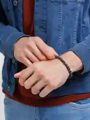 Черный браслет