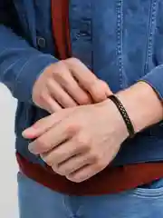 Черный мужской кожаный браслет