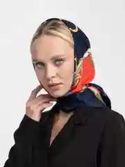 Алый платок женский