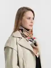 Бежевый платок женский