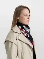 Темно-синий платок женский