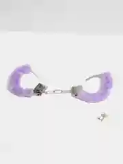 Фиолетовый наручники с мехом металлические