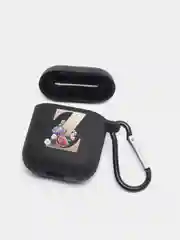 Кремовый чехол для наушников Apple Airpods 1 / 2 / 3 / Pro силиконовый с карабином