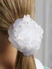 Бант белый, со стразами, 9 см