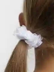 Белый резинки для волос с рюшей, 2 штуки