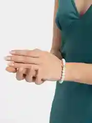 Белый браслет со вставками из вулканического камня