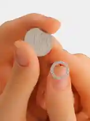 Круглые серьги-колечки со стразами, гвоздики