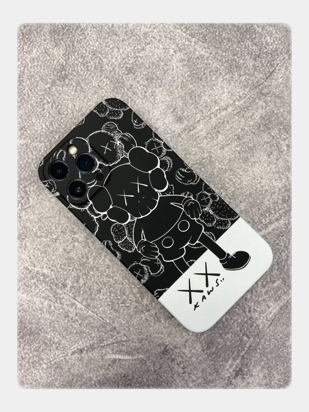 Черный чехол для iPhone 11 KAWS