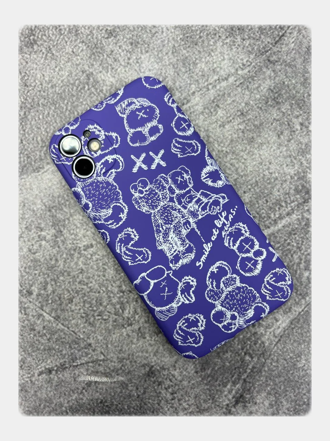 Сиреневый чехол для iPhone 11 KAWS