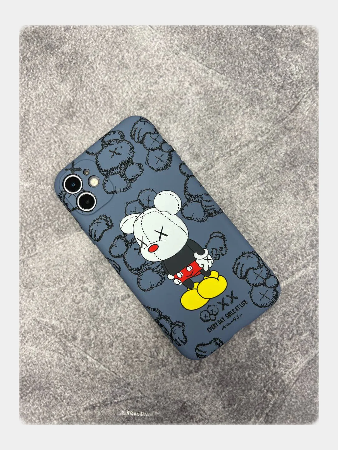 Небесно-голубой чехол для iPhone 11 KAWS