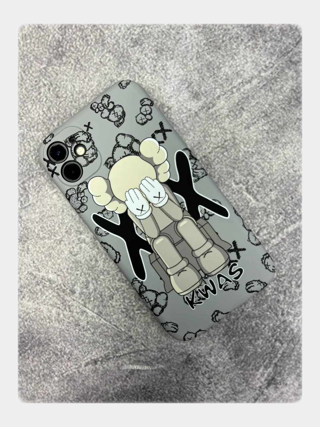 Серый чехол для iPhone 11 KAWS