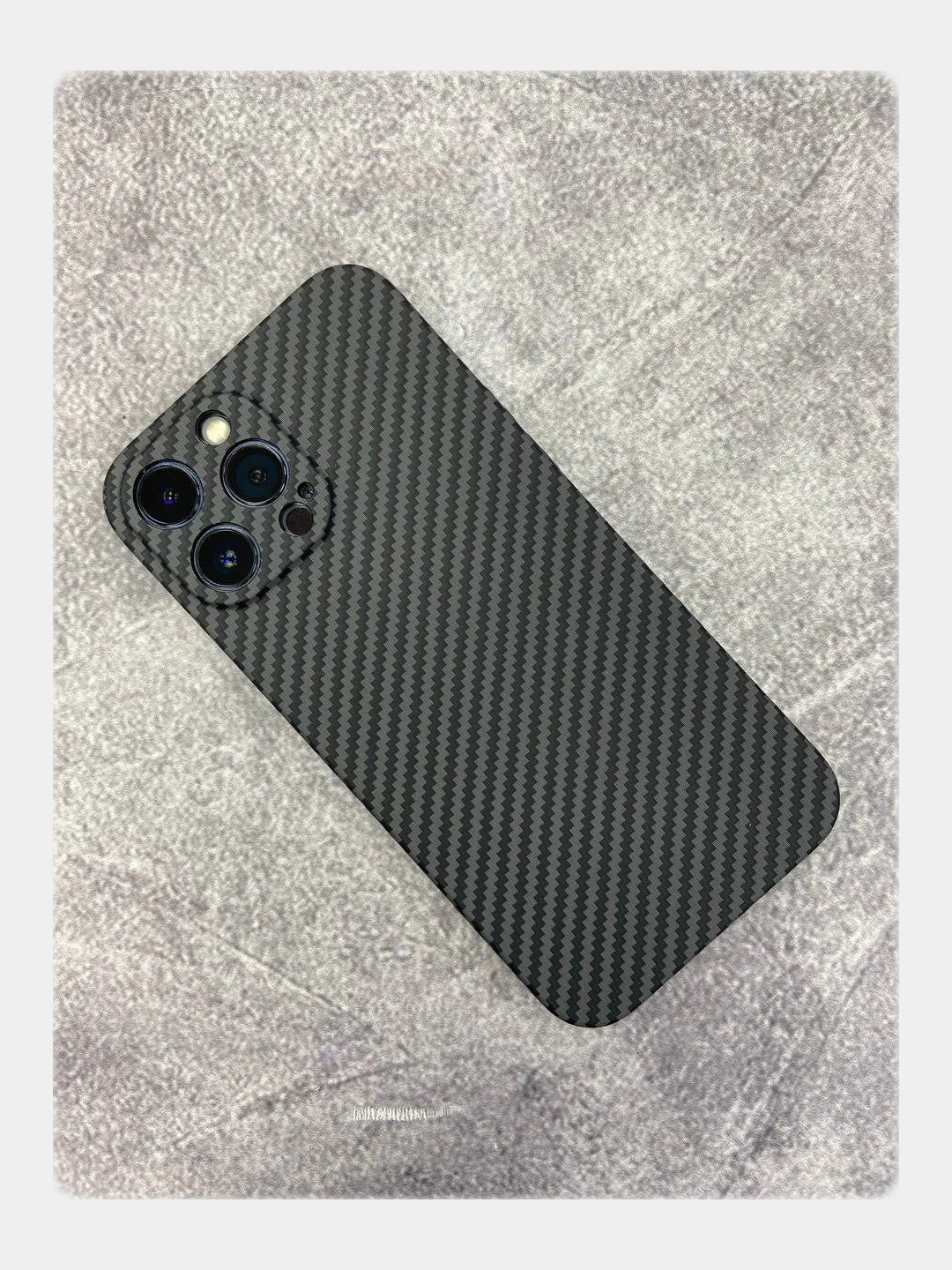 Угольный чехол для iPhone 11 KAWS
