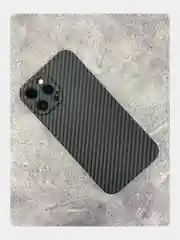 Угольный чехол для iPhone 11 KAWS