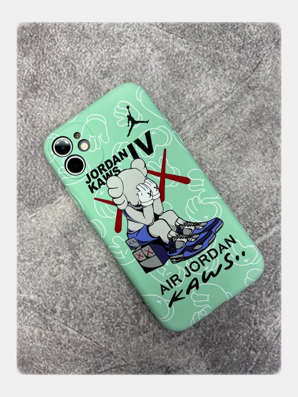 Чехол KAWS для iPhone 12