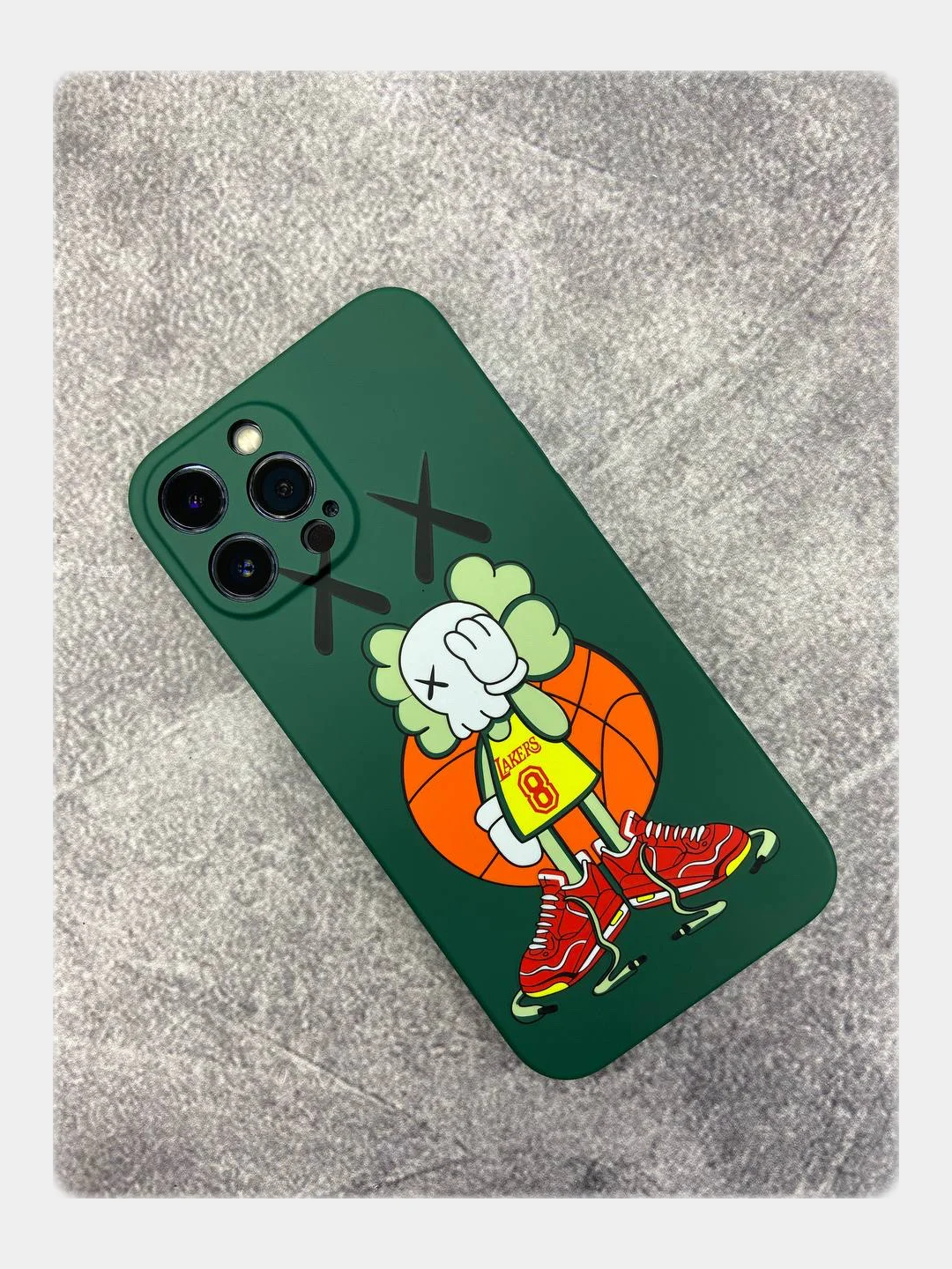 Зеленый чехол Kaws для iPhone 13 Pro