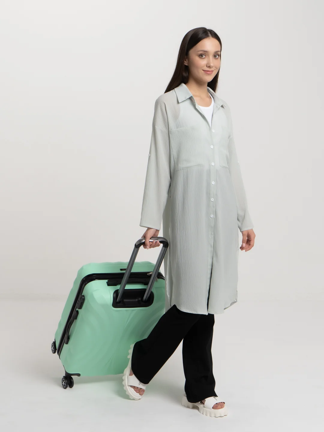 Мятный пластиковый чемодан Kartex 0204