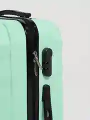 Мятный пластиковый чемодан Kartex 0204