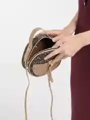 Бежевый женская сумка, круглая