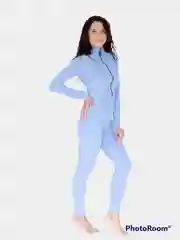 Голубой спортивный костюм